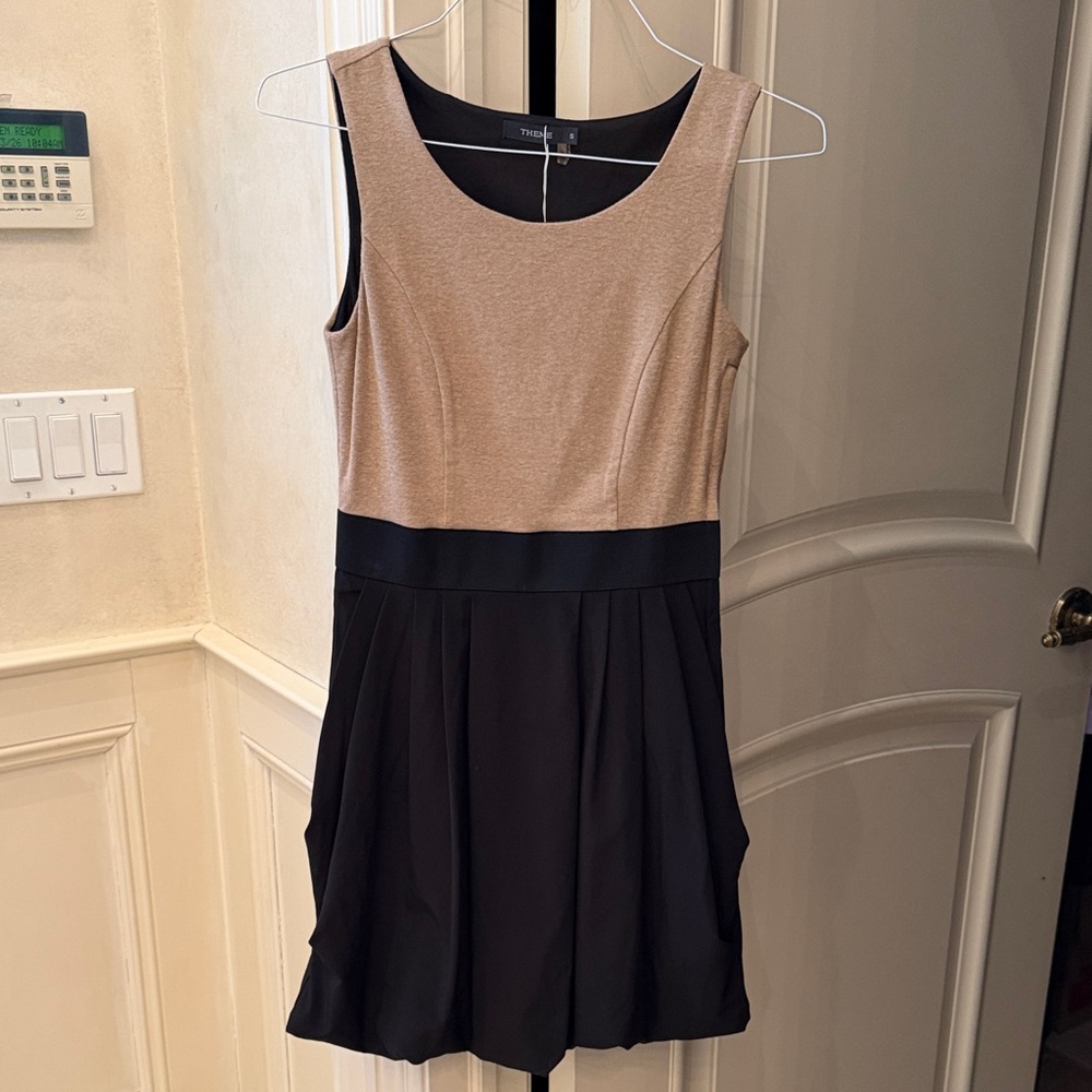 Theme Tan and Black Sleeveless Bubble Dress